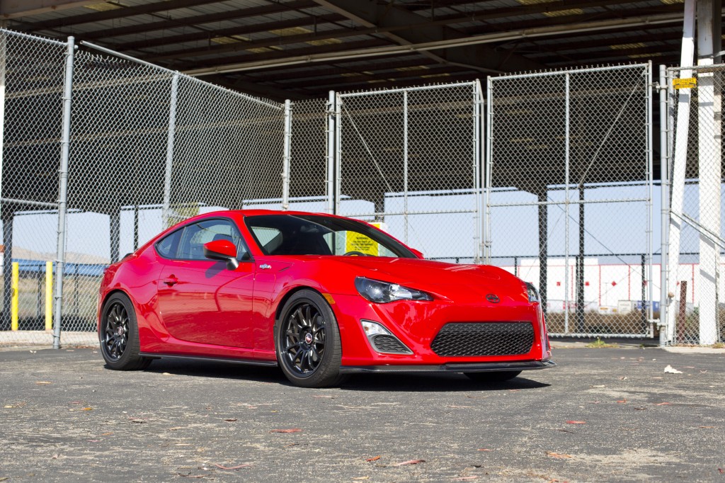 Front lip and sideskirt from front passenger side