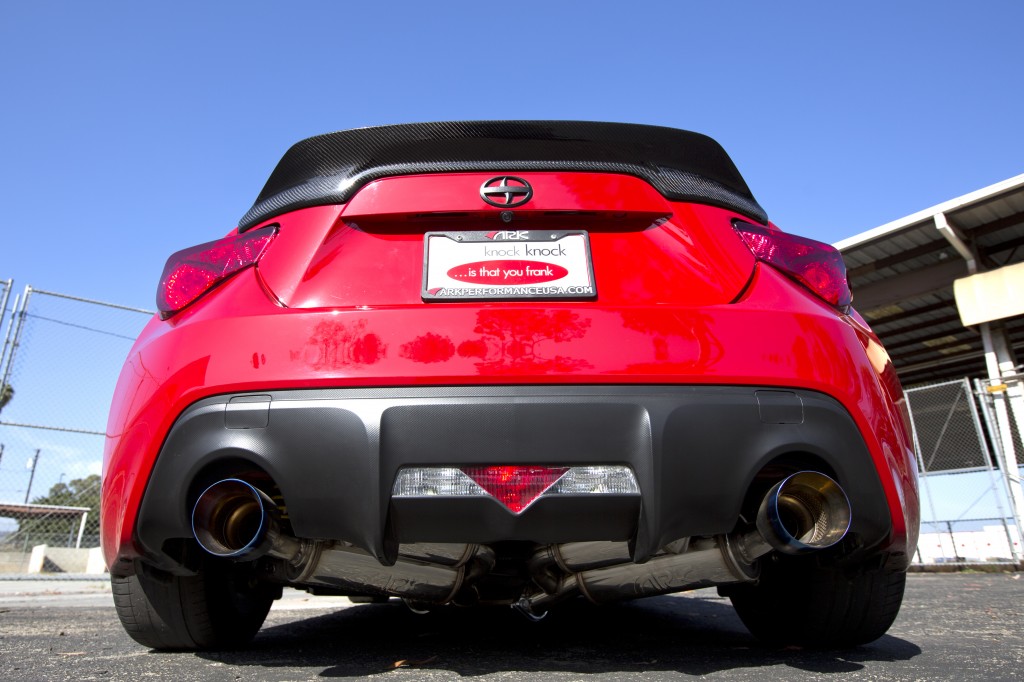 rear lip spoiler low from behind