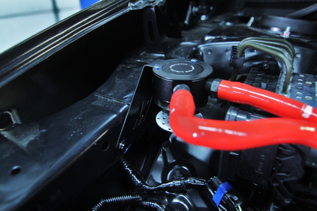 mishimoto-compact-baffled-oil-catch-can-2-port-7