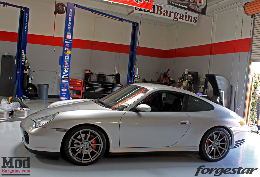 porsche-996-carrera-4s-on-gm-forgestar-cf10-img006