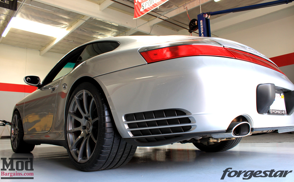 porsche-996-carrera-4s-on-gm-forgestar-cf10-img011
