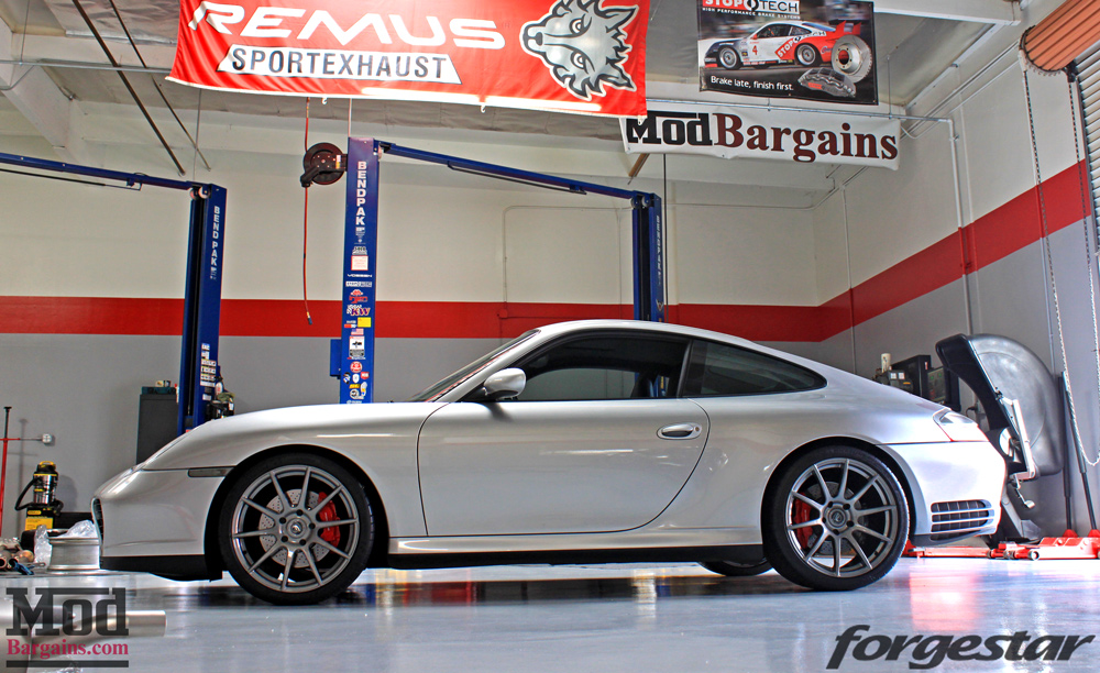 porsche-996-carrera-4s-on-gm-forgestar-cf10-img014