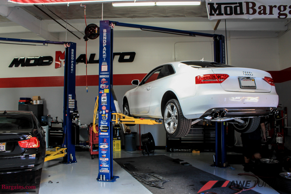 Audi_B8_A5_20T_AWE_Quad_Exhaust_Black_Tips_CF_Diffuser-17