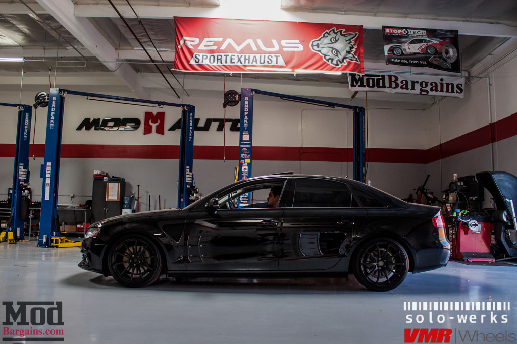 Audi_B8_A4_Black_RS_Grille_VMR_V701_MB-22