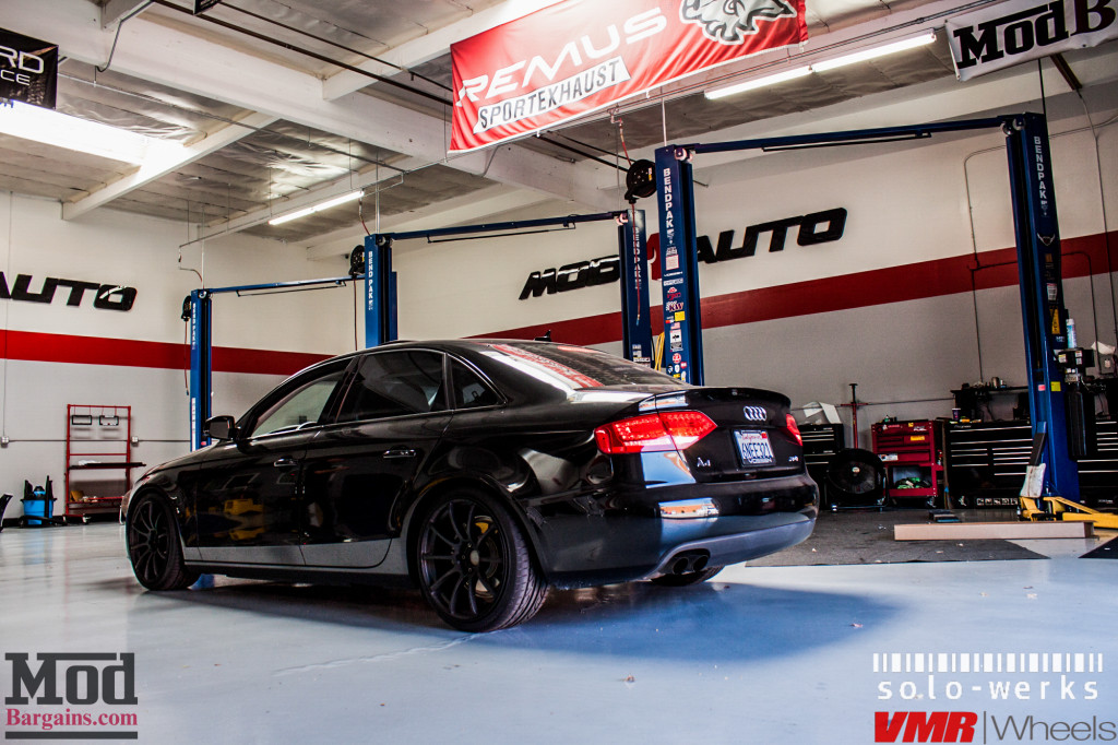 Audi_B8_A4_Black_RS_Grille_VMR_V701_MB-23