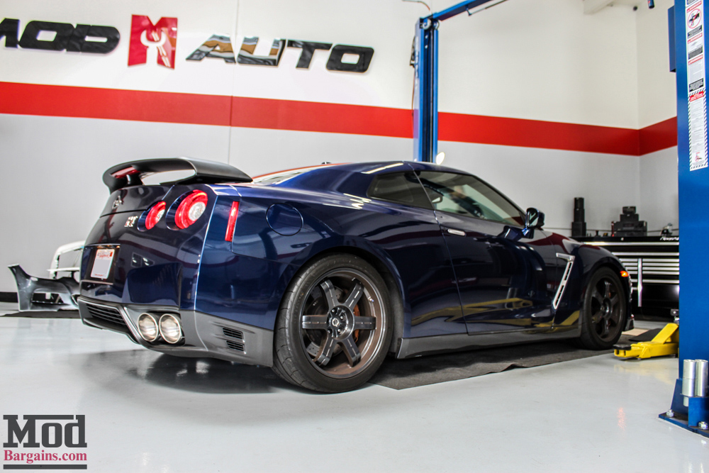 Nissan_R35_GT-R_Blue_Borla_Midsection_-7