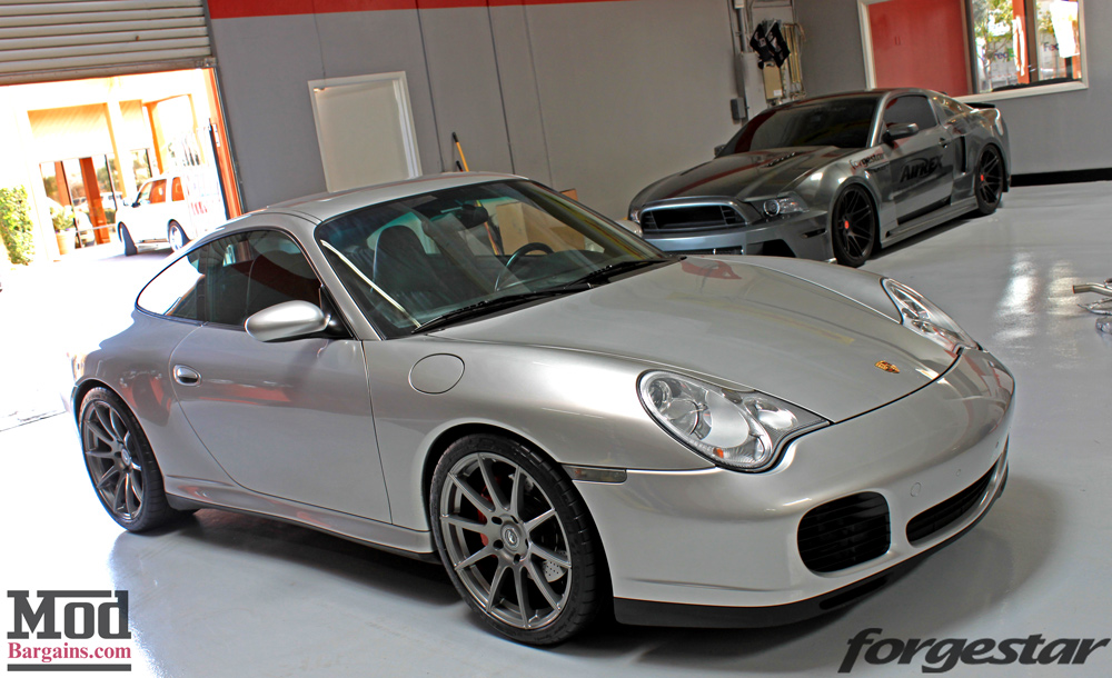 porsche-996-carrera-4s-on-gm-forgestar-cf10-img007