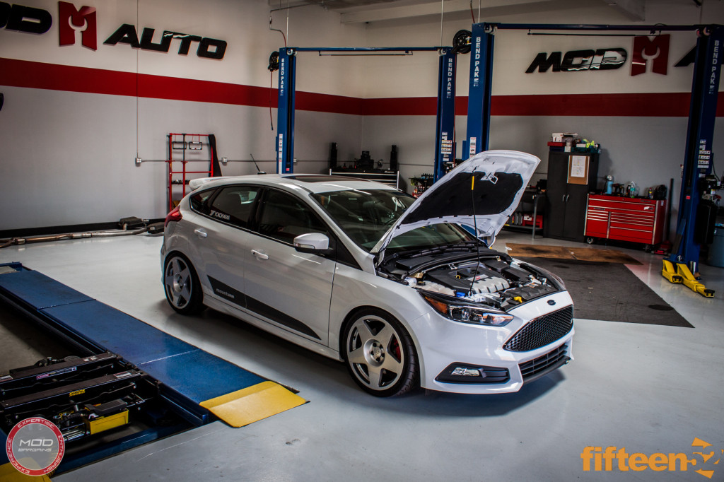 Ford_Focus_ST_2016_Mountune_MP275_Fifteen52_Tarmac_Silver (1)