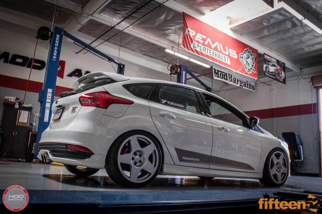 Ford_Focus_ST_2016_Mountune_MP275_Fifteen52_Tarmac_Silver (4)