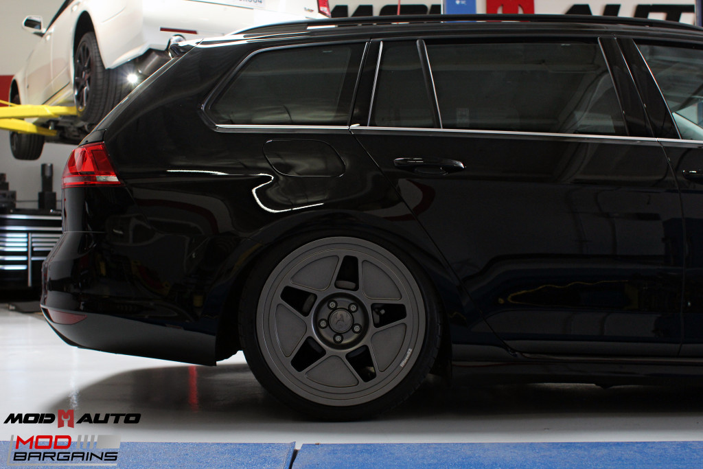 VW_Golf_Sportwagen_Fifteen52_Tarmac_R43_Airlift (20)