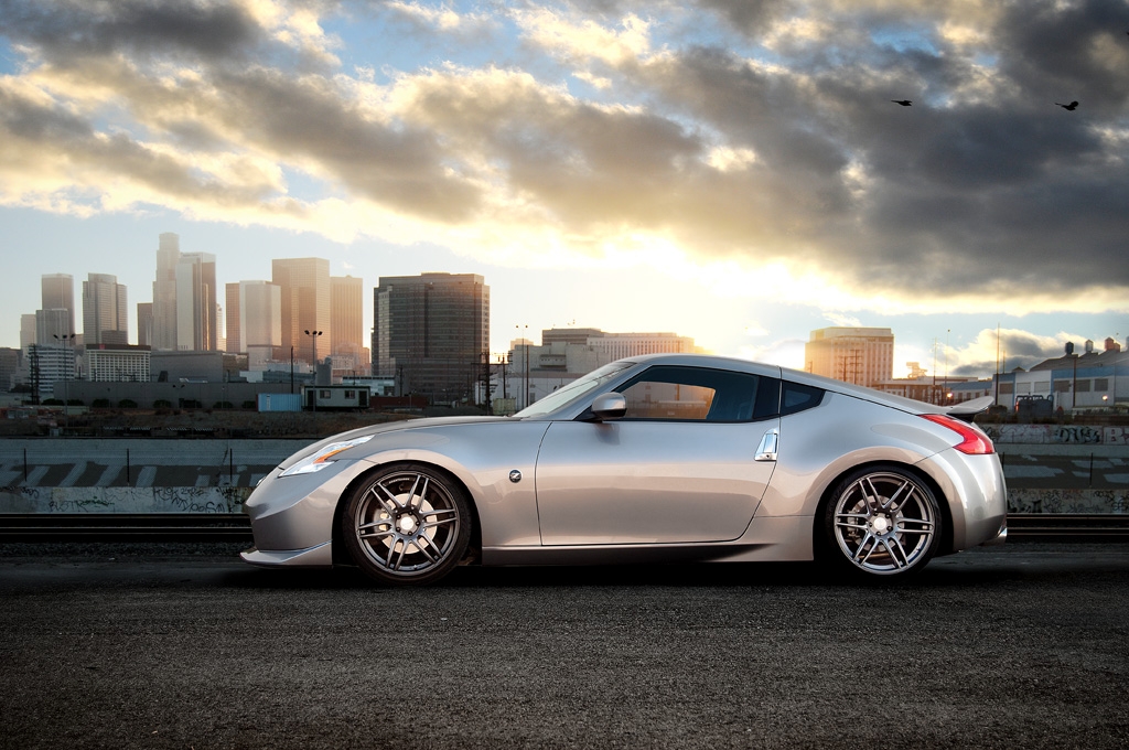 m368-dolphingrey-370z-side