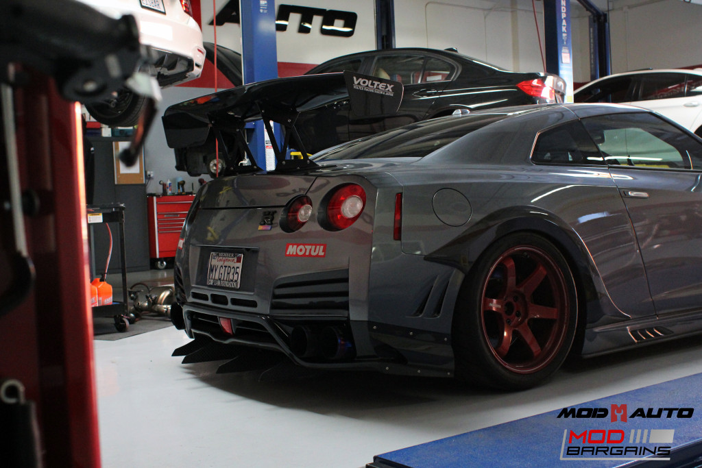 Nissan_R35_GT-R_Motul_widebody_JPL_Shirt_Guy (1)