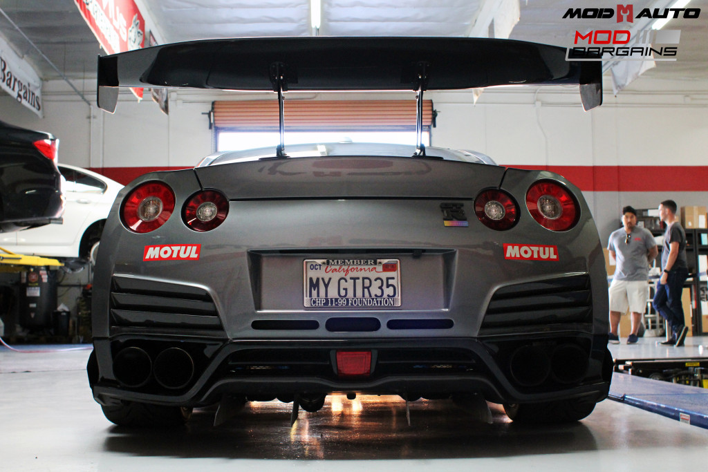 Nissan_R35_GT-R_Motul_widebody_JPL_Shirt_Guy (10)