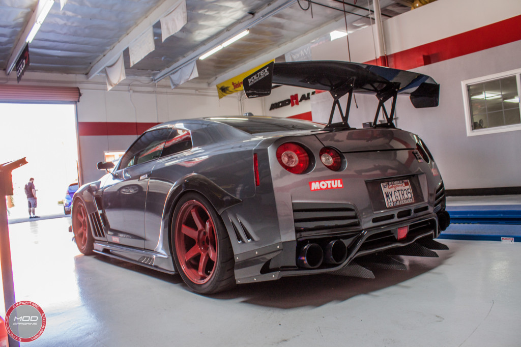 Nissan_R35_GT-R_Motul_widebody_JPL_Shirt_Guy (16)