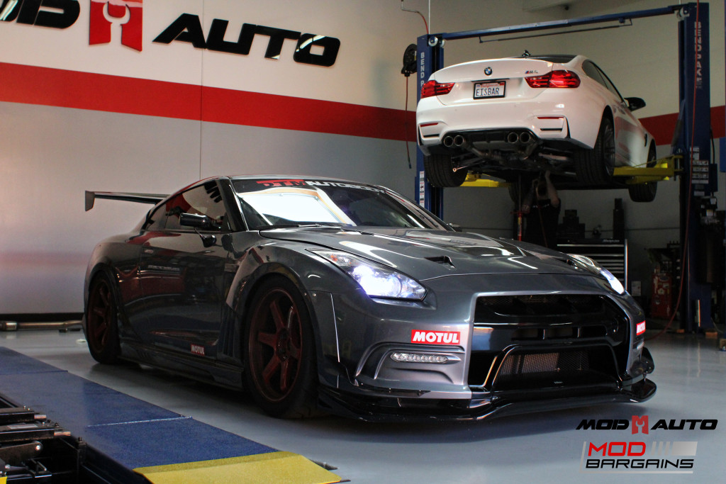 Nissan_R35_GT-R_Motul_widebody_JPL_Shirt_Guy (3)