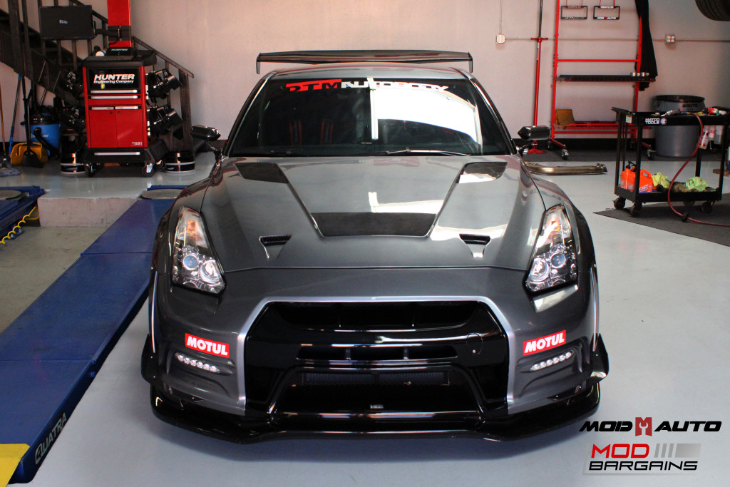 Nissan_R35_GT-R_Motul_widebody_JPL_Shirt_Guy (8)