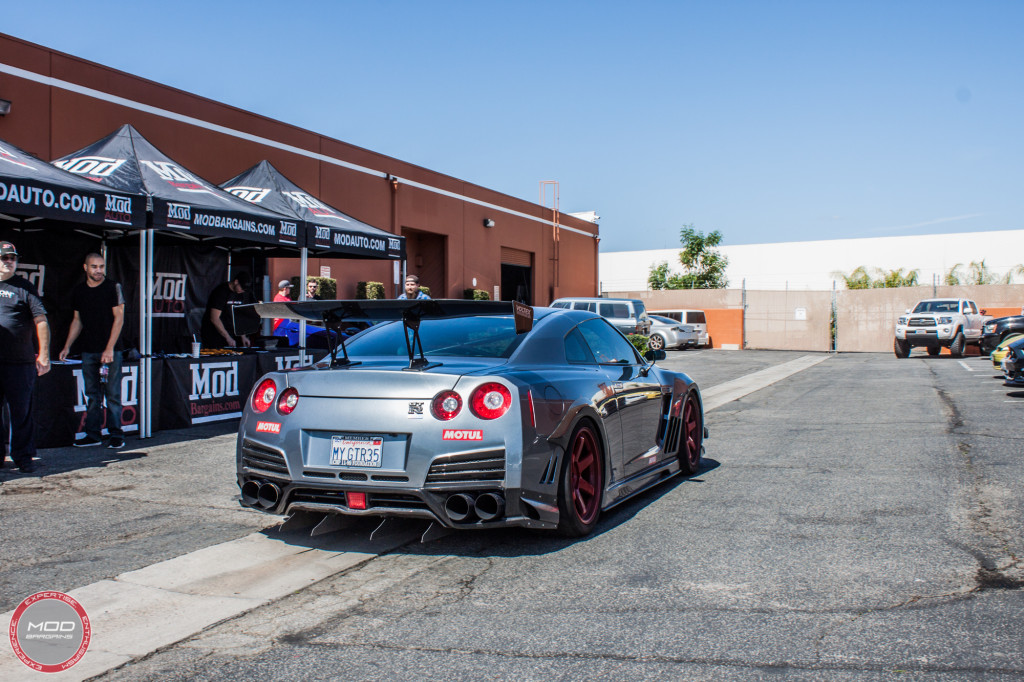 Nissan_R35_GT-R_Motul_widebody_JPL_Shirt_Guy (8)