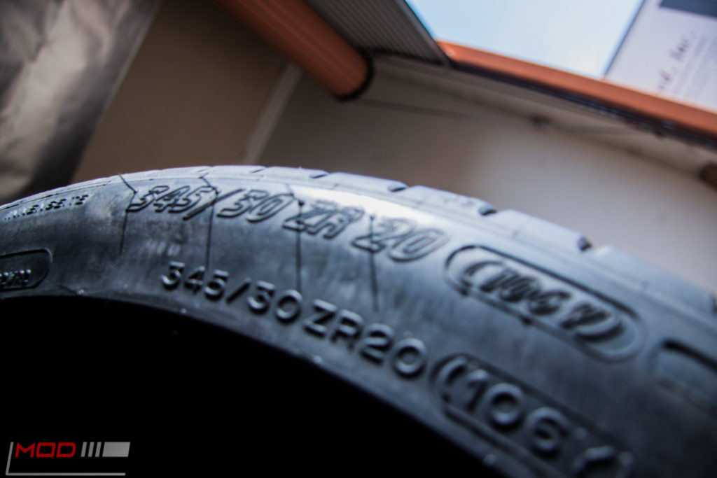 Michelin_Pilot_SuperSport_335_20_instock (1)