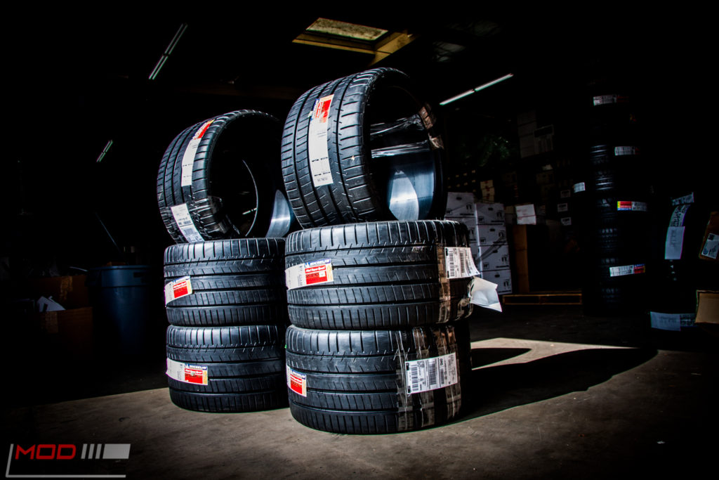 Michelin_Pilot_SuperSport_335_20_instock (2)