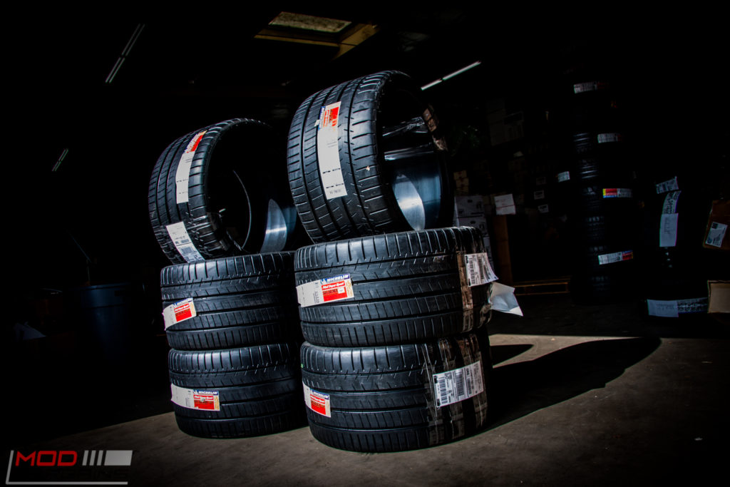 Michelin_Pilot_SuperSport_335_20_instock (3)