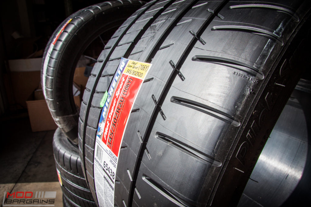 Michelin_Pilot_SuperSport_335_20_instock (6)