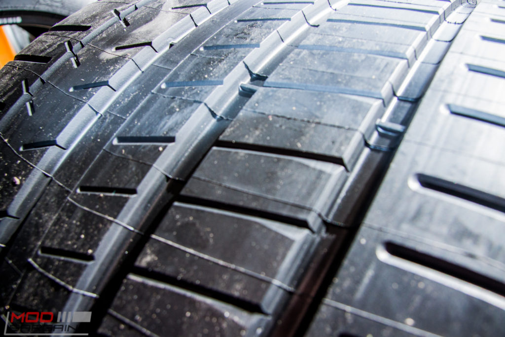 Michelin_Pilot_SuperSport_335_20_instock (9)