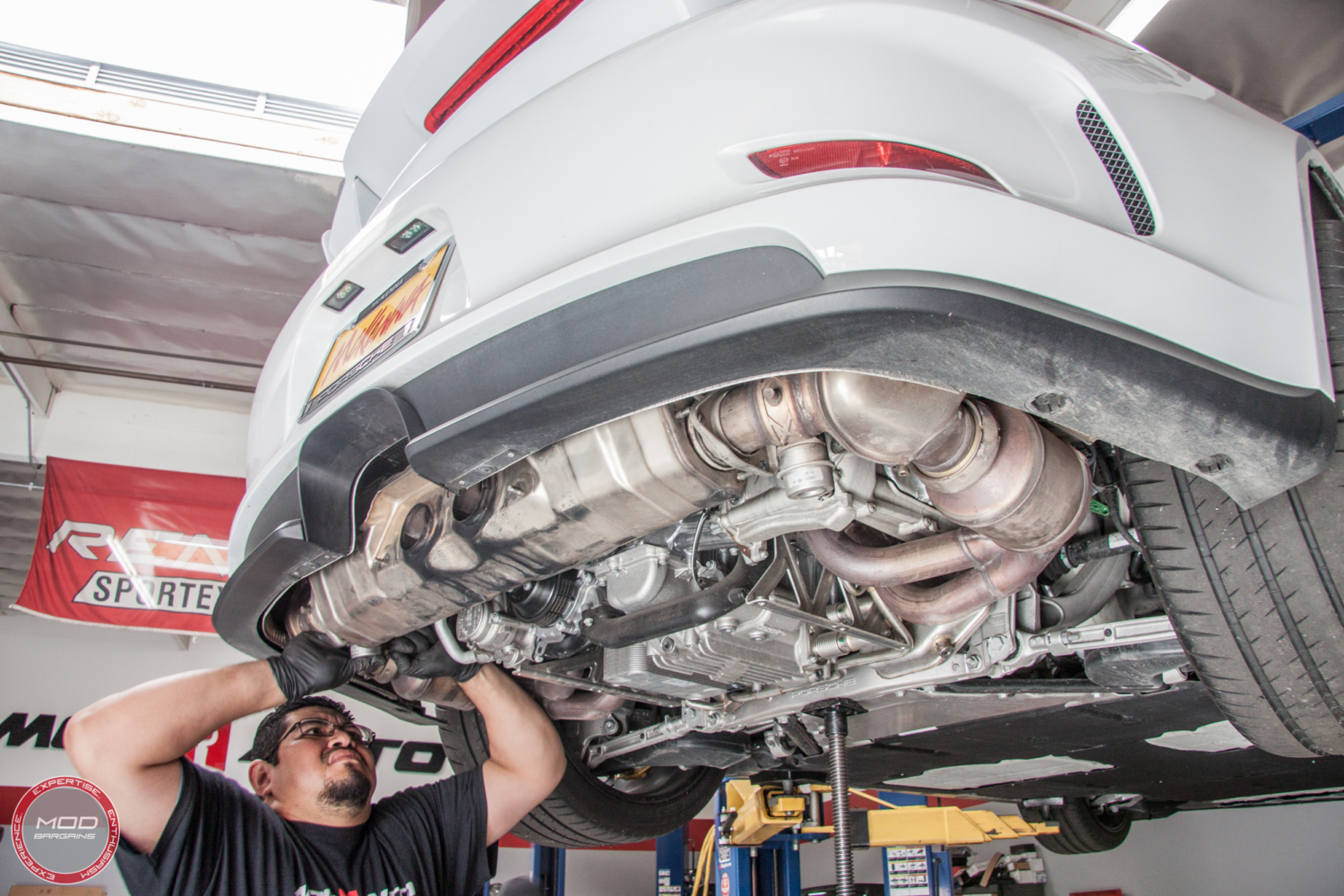 Porsche_911_GT3_991_Sharkwerkz_exh-8