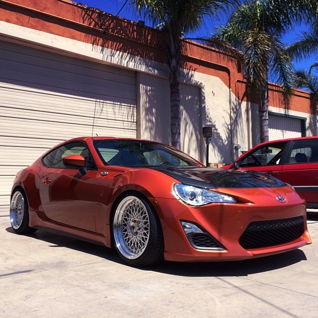 avant_garde_M220_18x8_18x9_machinesilver_Scion-FR-S-Red-Img002