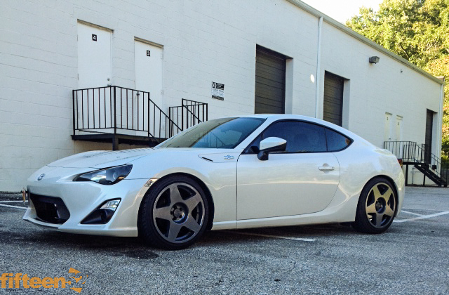 Scion_FR-S_Fifteen52_Tarmac_18x85et38_Gray_225-35-18-falken_Img002
