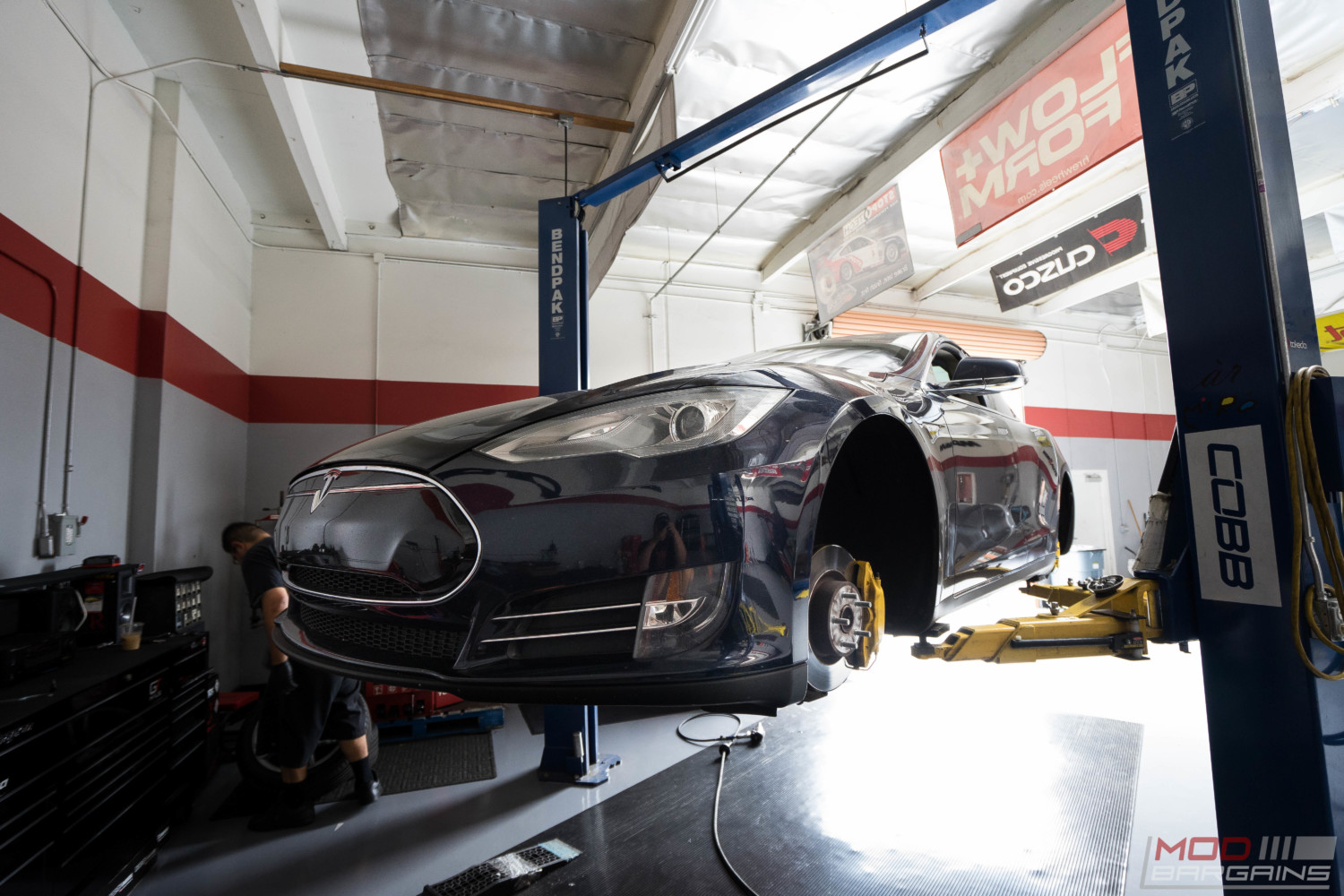 tesla p90d forgestar f14 continental extreme g2 caliper paint