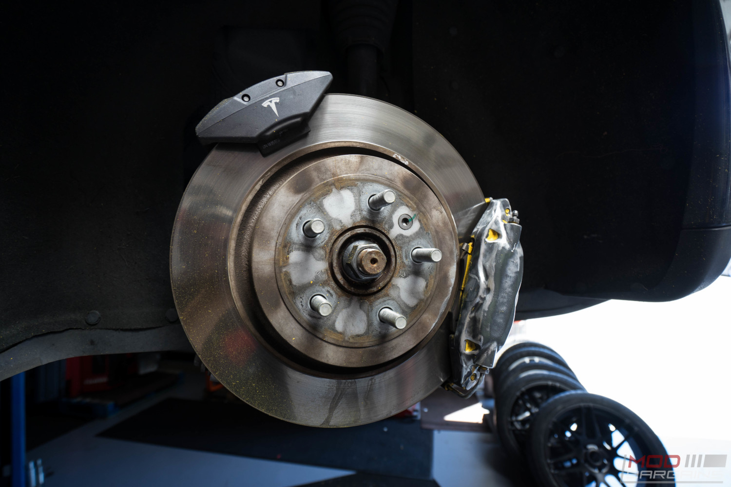 tesla p90d forgestar f14 continental extreme g2 caliper paint