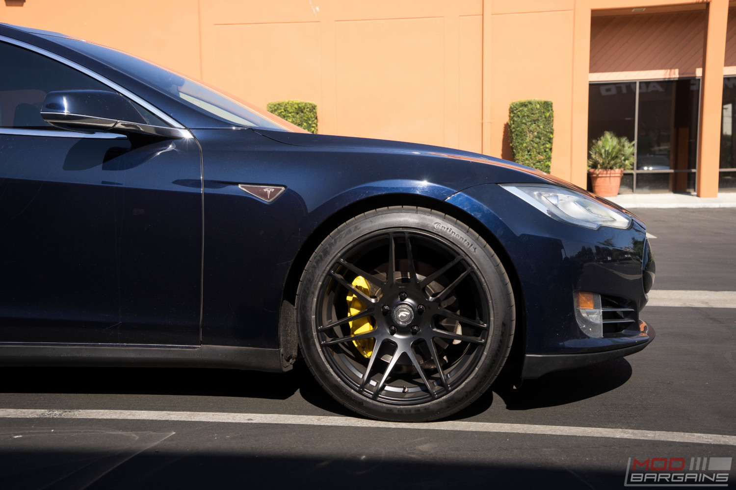 tesla p90d forgestar f14 continental extreme g2 caliper paint