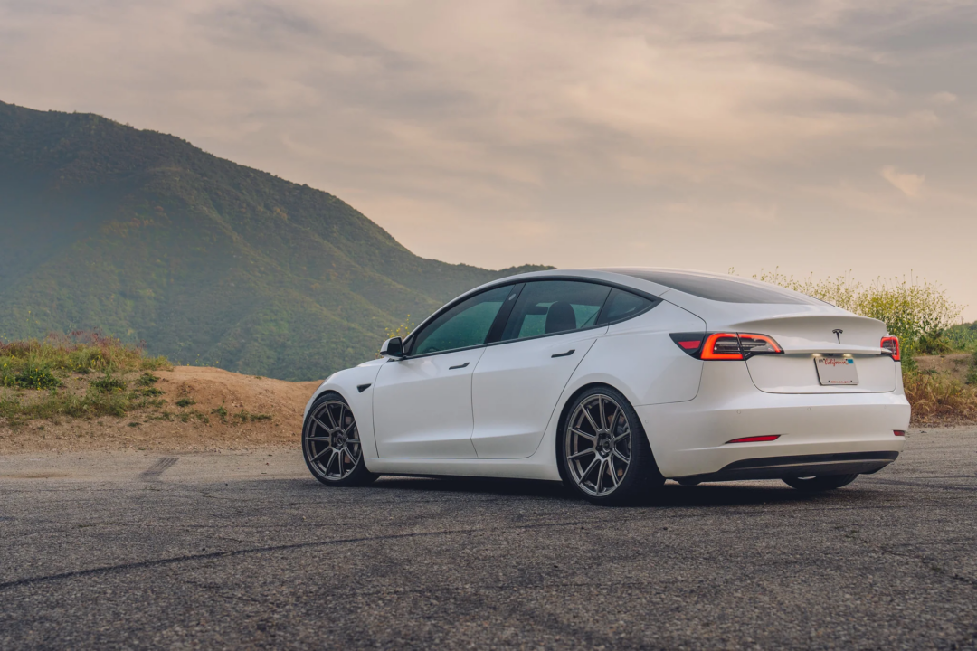 Tesla Model 3 VMR V806