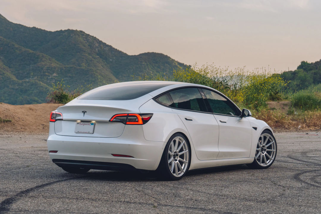 Tesla Model 3 VMR V806 Hyper Silver