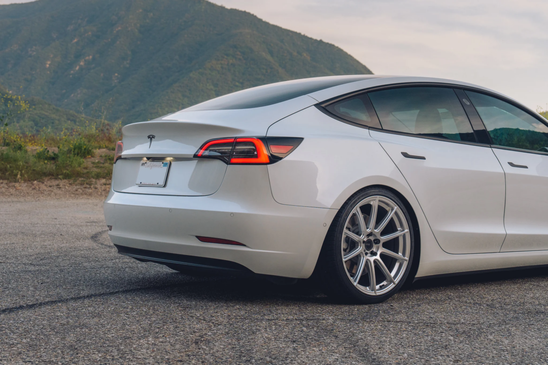 Tesla Model 3 VMR V806 Hyper Silver